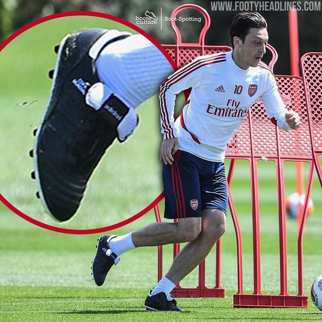 Player wearing adidas copa mundial best sale